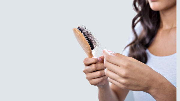 Alopecia-Hair-loss-woman-boar-bamboo-brush-natureal 